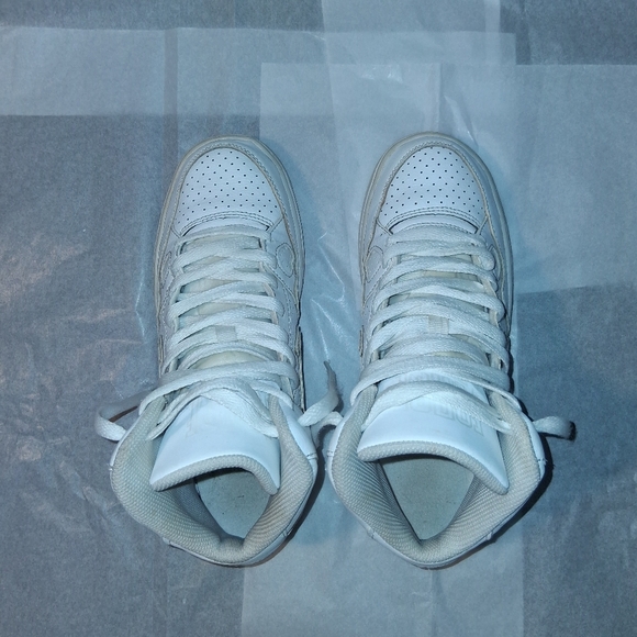 Nike Force Sneakers, 4.5Y = Women 6 - Picture 4 of 9